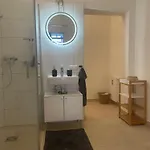 Old Town Vibe & Wave Apartment