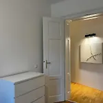 Old Town Vibe & Wave Apartment Graz