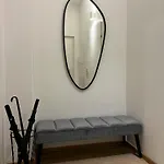 Old Town Vibe & Wave Apartment