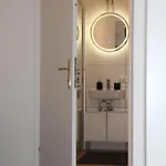 Old Town Vibe & Wave Apartment *