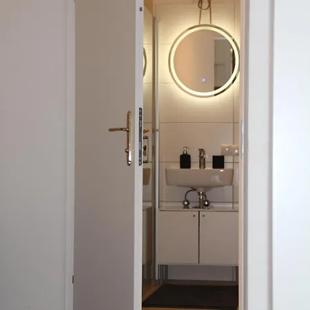 Old Town Vibe & Wave Apartment *