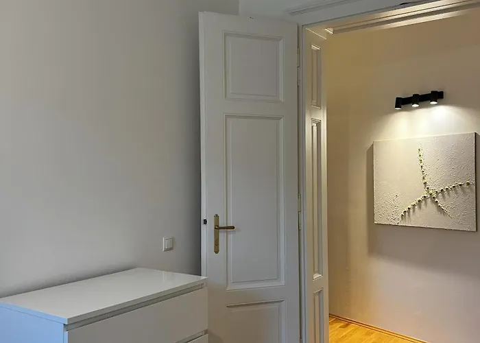 Old Town Vibe & Wave Apartman Graz